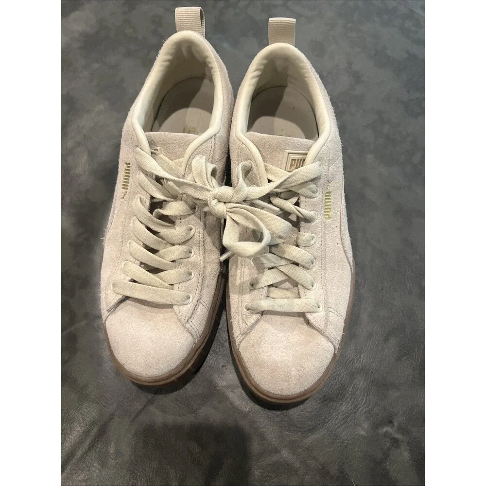 Puma Suede Platform sneakers Beige Sz 9.5 Y2K Fashion Athletic Cozy neutral